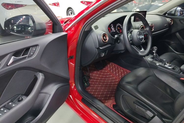 Audi A3 2019 car image #16