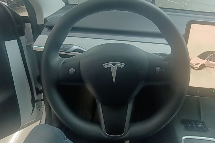 Tesla Model Y 2024 #11 Tesla Model Y 2024 car image #11
