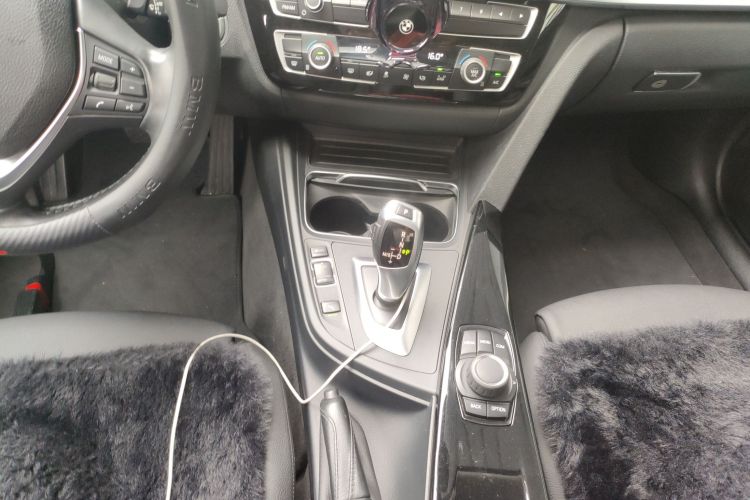 BMW 3 Series 2018 imagen de coche #14