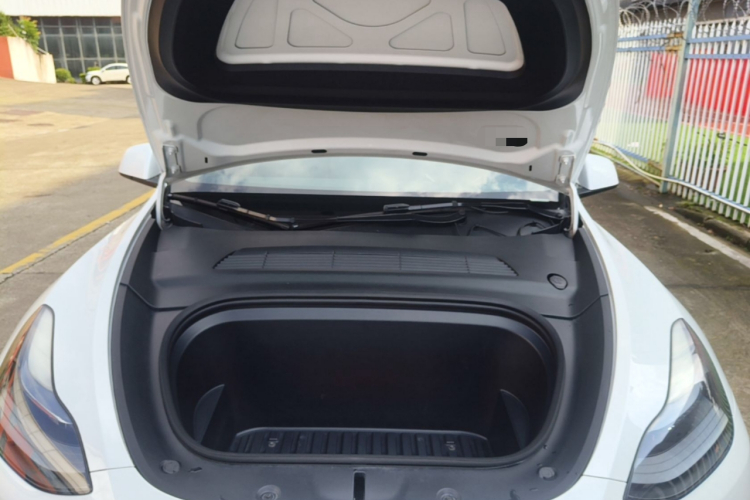 Tesla Model Y 2022 car image #20
