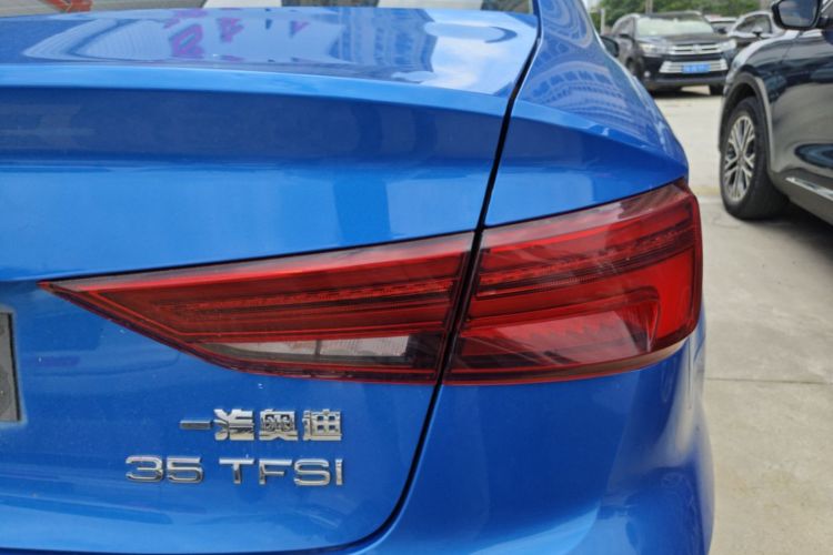Audi A3 2019 car image #8