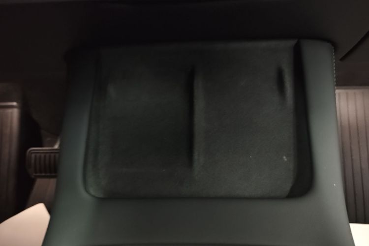 Tesla Model Y 2022 car image #9