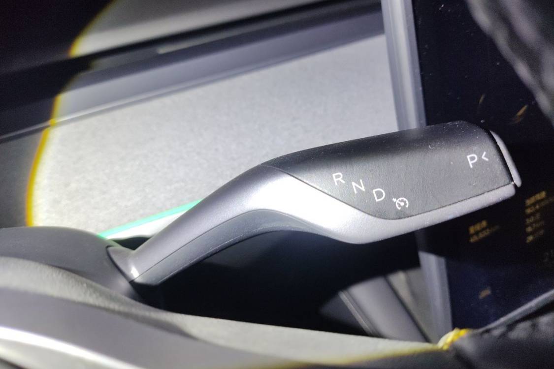 Tesla Model Y 2023 #27 Tesla Model Y 2023 car image #27