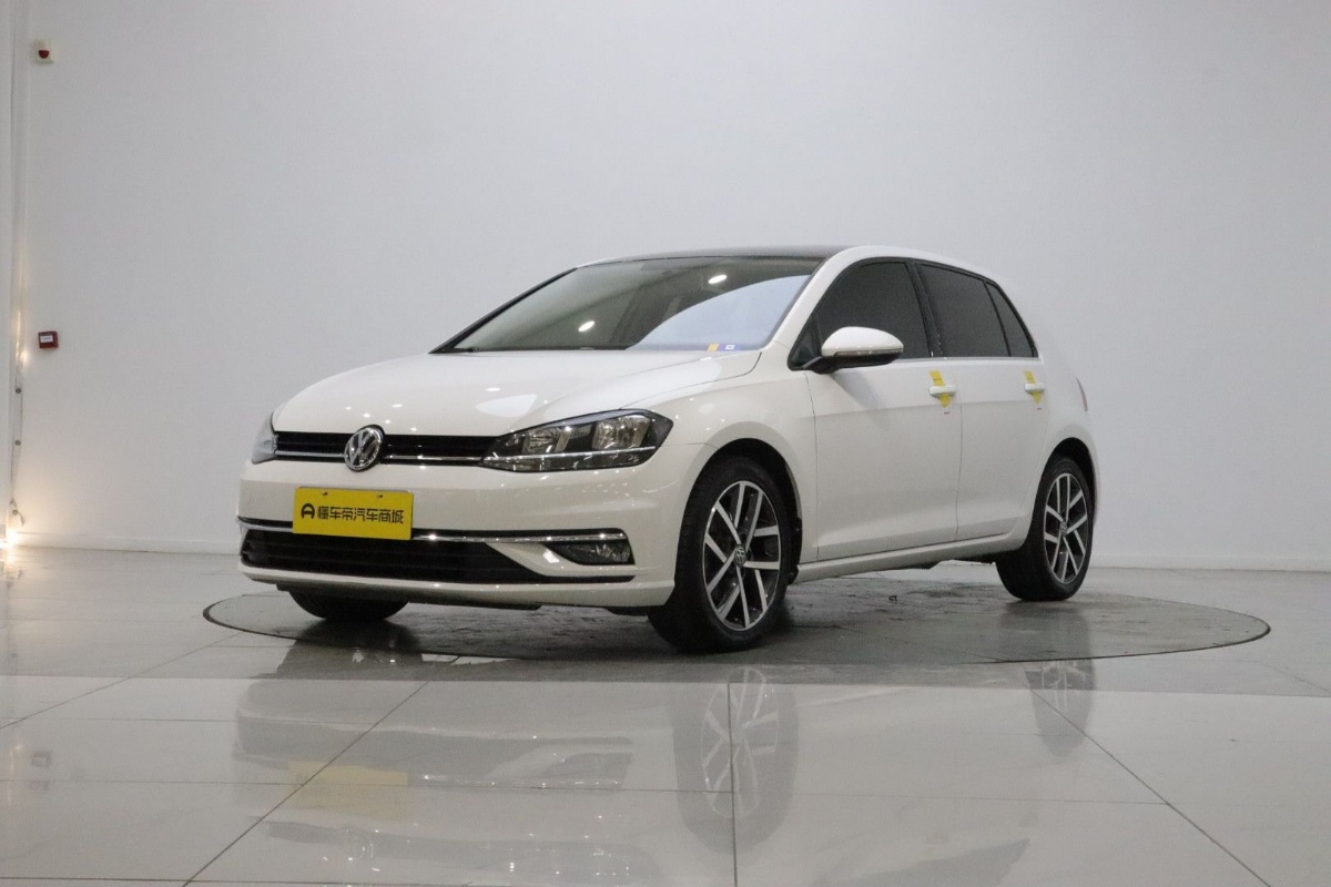 Volkswagen Golf 2020 immagine di auto 