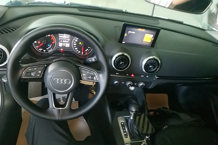 Audi A3 2018 car image #10