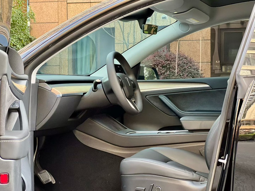 Tesla Model Y 2023 #4 Tesla Model Y 2023 car image #4