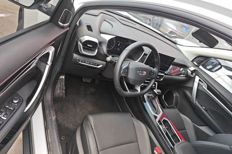 GEELY Coolray 2025 #12 GEELY Coolray 2025 car image #12