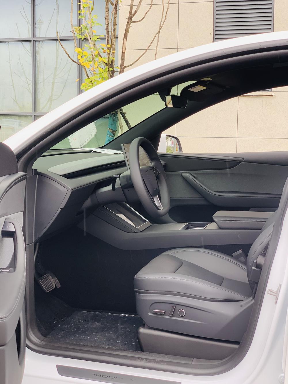 Tesla Model Y 2026 #16 Tesla Model Y 2026 car image #16