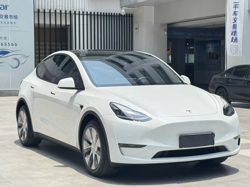 Tesla Model Y 2022 car image #3