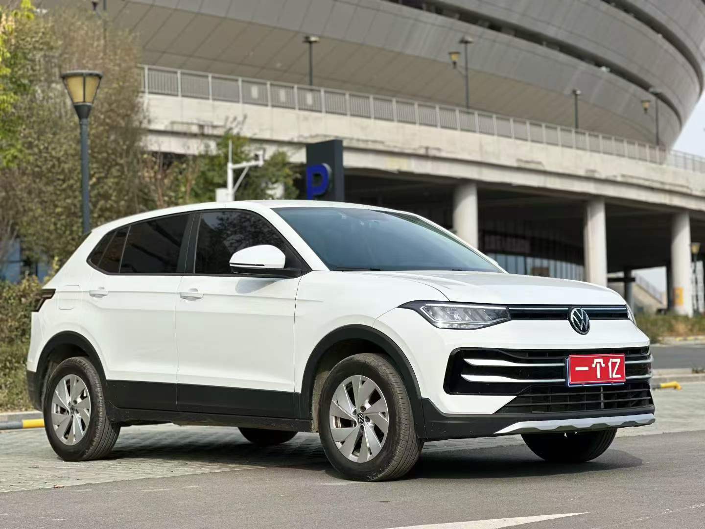 Volkswagen Tharu 2026 car image #2