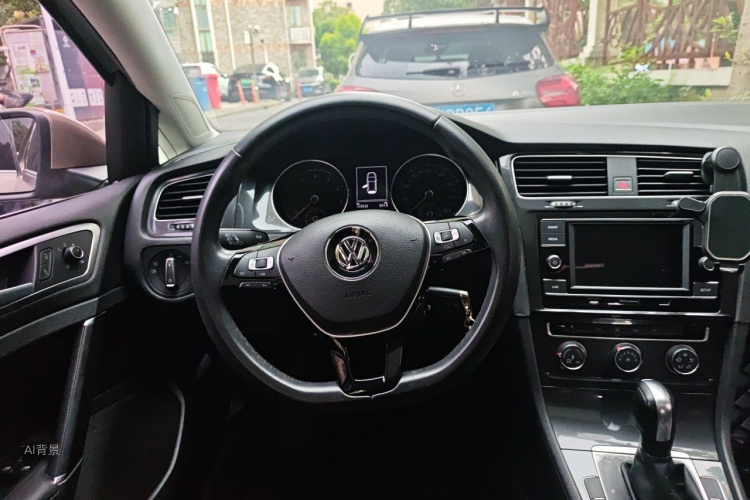 Volkswagen Golf 2018 car image #12