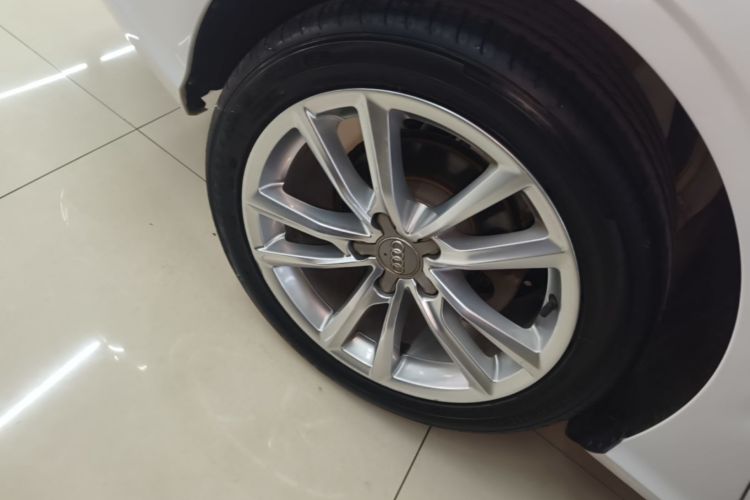 Audi A3 2018 car image #10