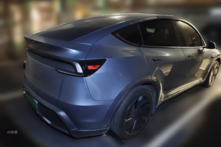 Tesla Model Y 2025 immagine di auto #7