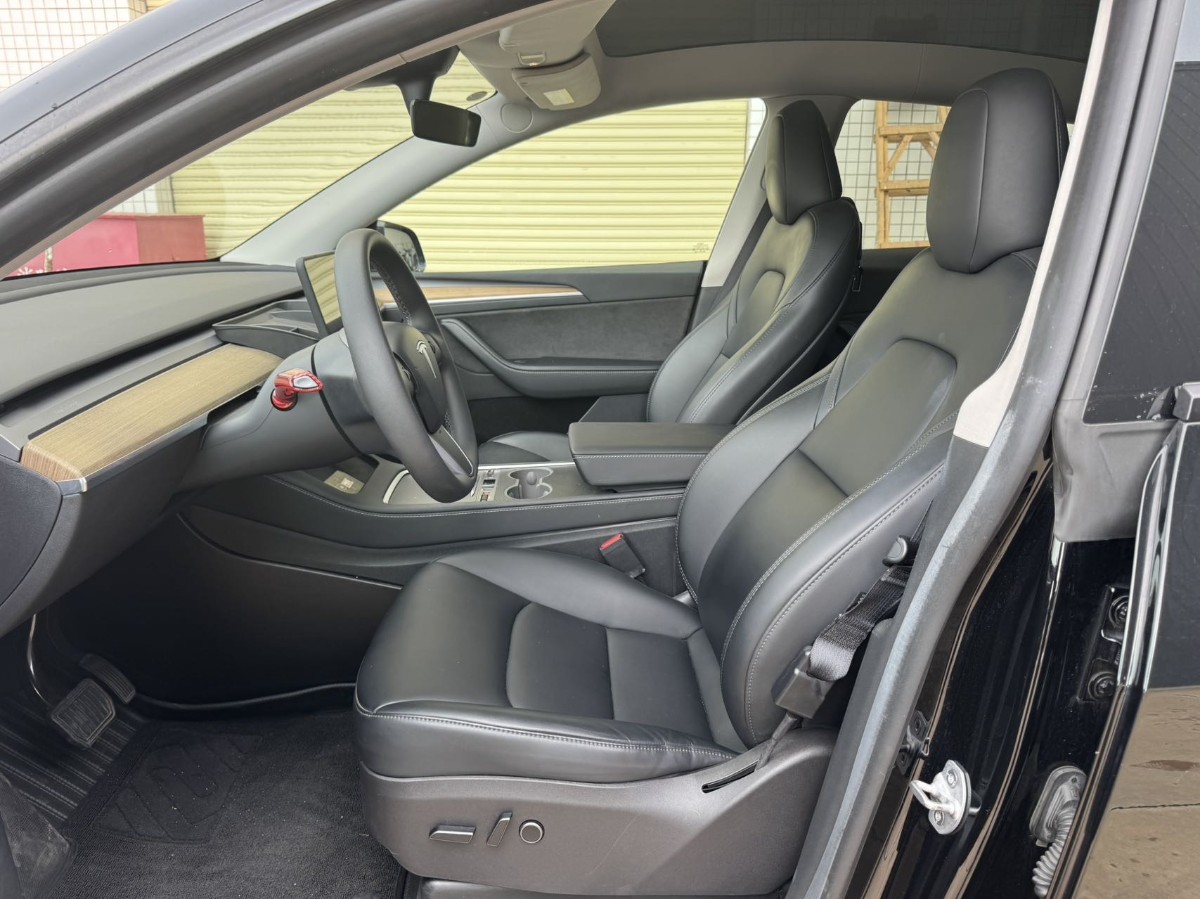 Tesla Model Y 2023 #4 Tesla Model Y 2023 car image #4