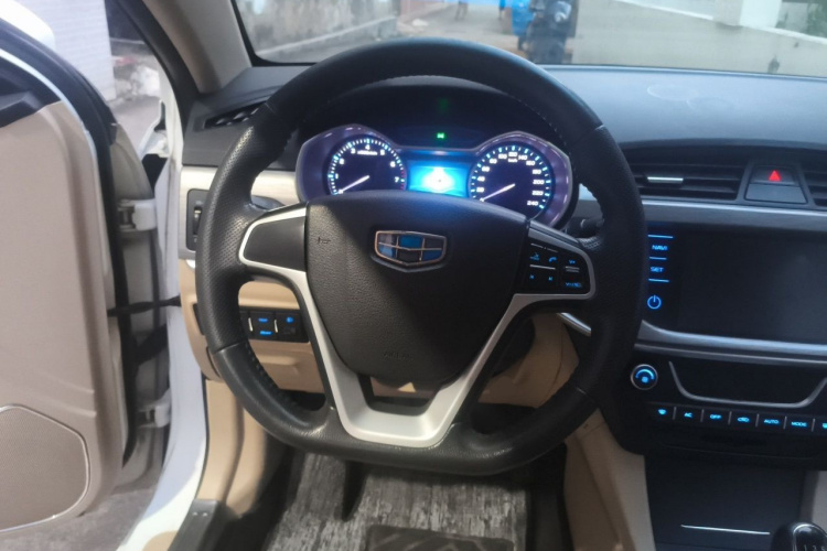 GEELY Emgrand 2017 car image #11