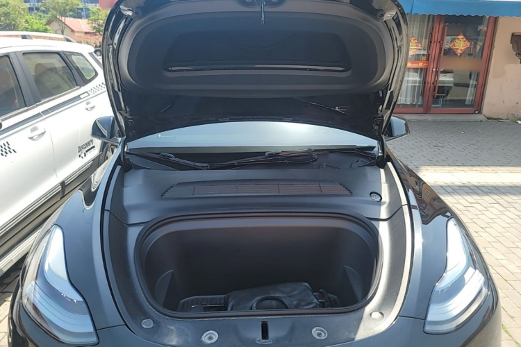 Tesla Model Y 2023 #20 Tesla Model Y 2023 car image #20