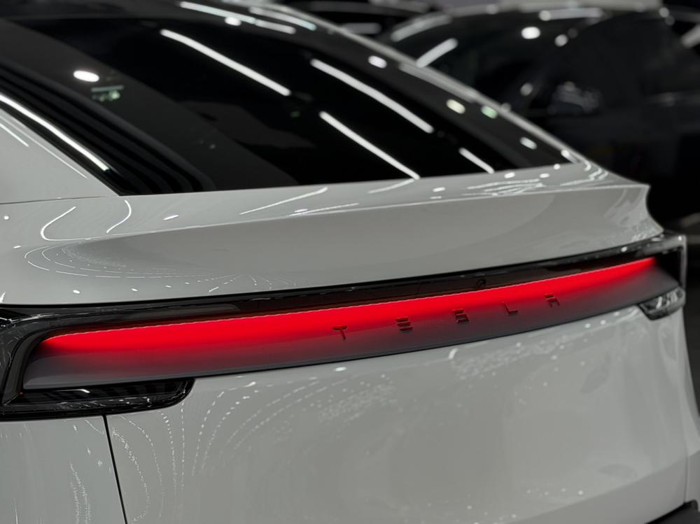 Tesla Model Y 2025 car image #10