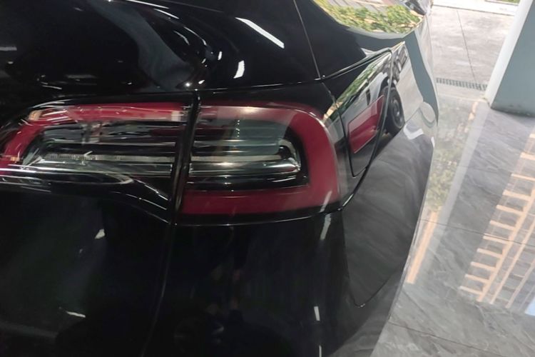 Tesla Model Y 2023 immagine di auto #8