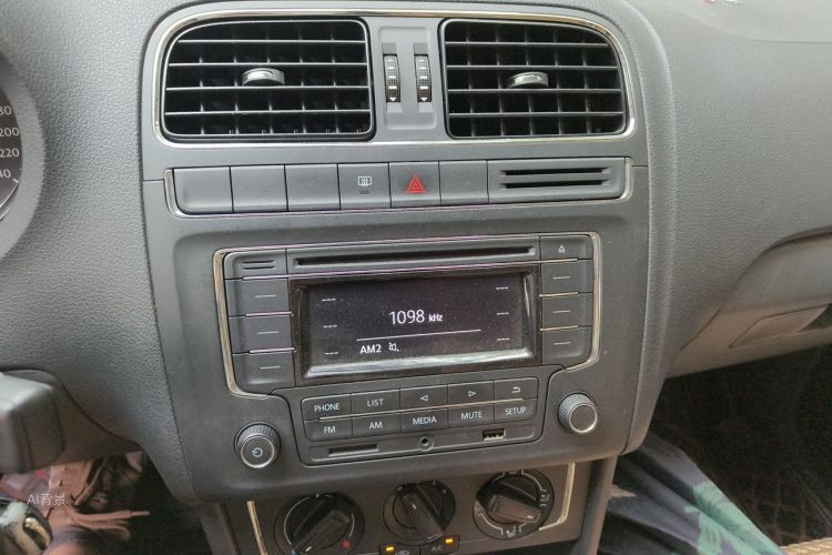 Volkswagen Polo 2017 #15 Volkswagen Polo 2017 car image #15