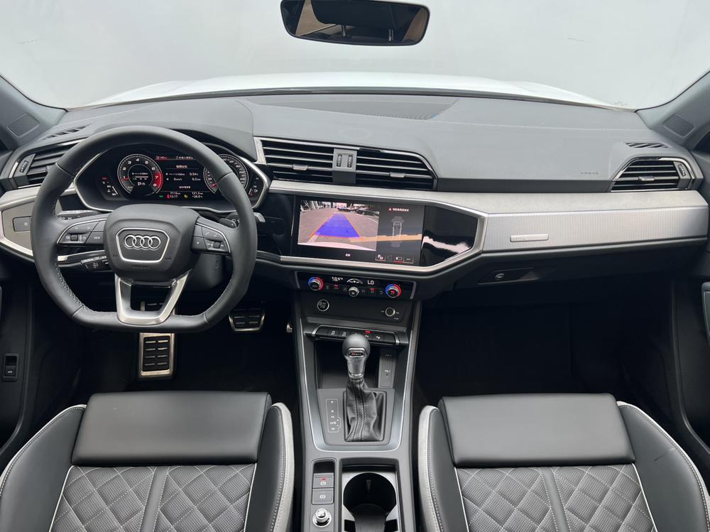 Audi Q3 2025 car image #10