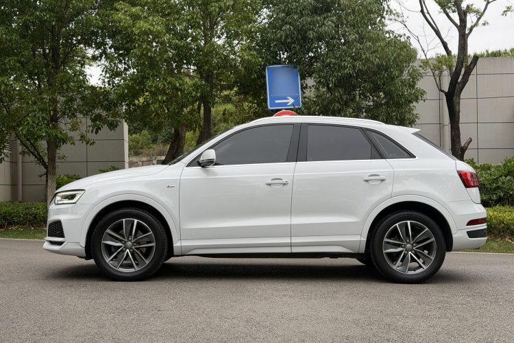 Audi Q3 2019 car image #7