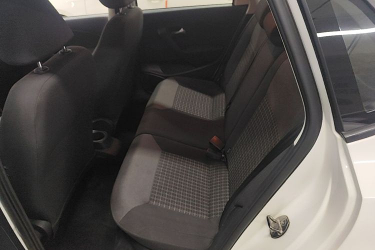 Volkswagen Polo 2018 car image #17