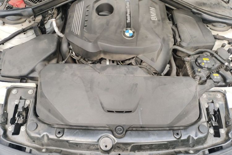 BMW 3 Series 2018 car image #22