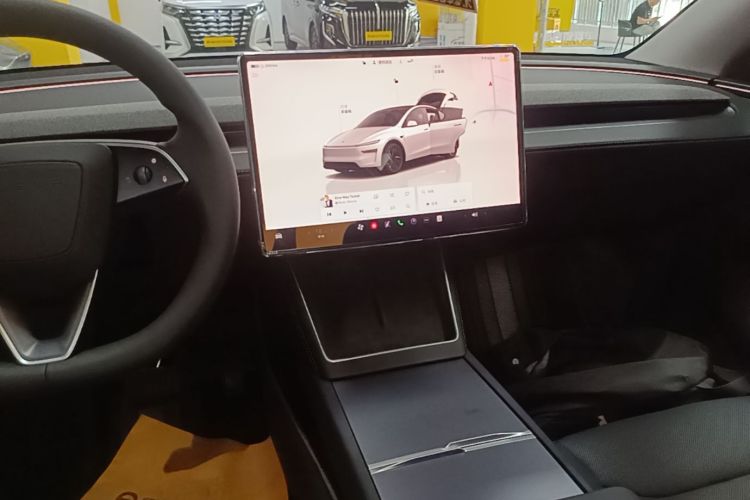 Tesla Model Y 2025 car image #13