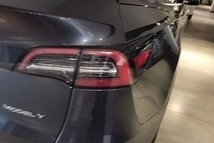 Tesla Model Y 2024 car image #8