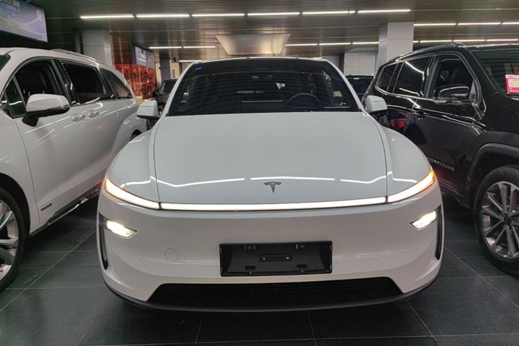 Tesla Model Y 2026 car image #3