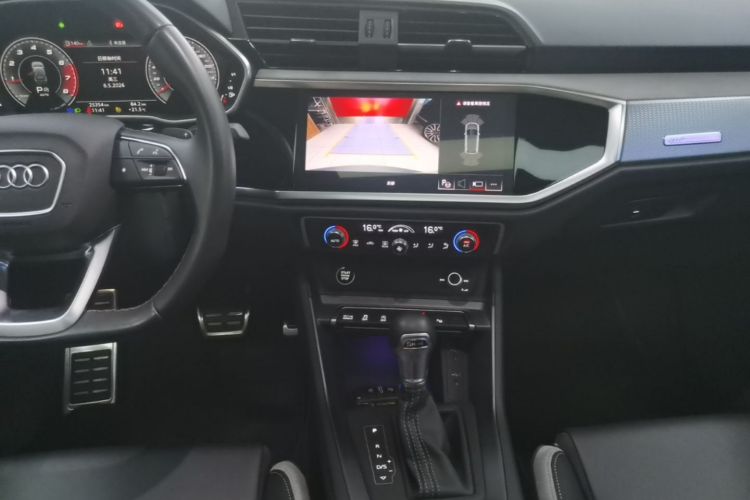 Audi Q3 2025 car image #13