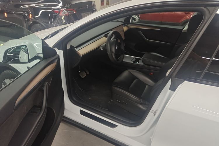 Tesla Model Y 2022 immagine di auto #16