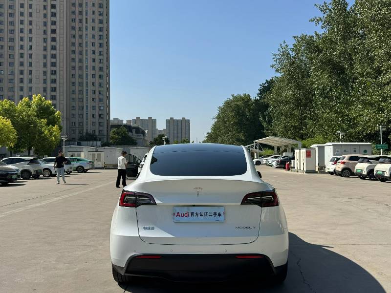 Tesla Model Y 2022 #5 Tesla Model Y 2022 car image #5