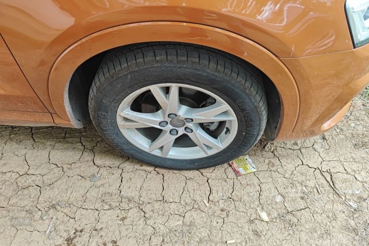 Audi Q3 2018 car image #9