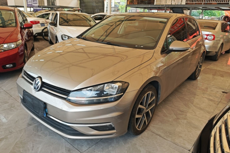 Volkswagen Golf 2020 car image #2