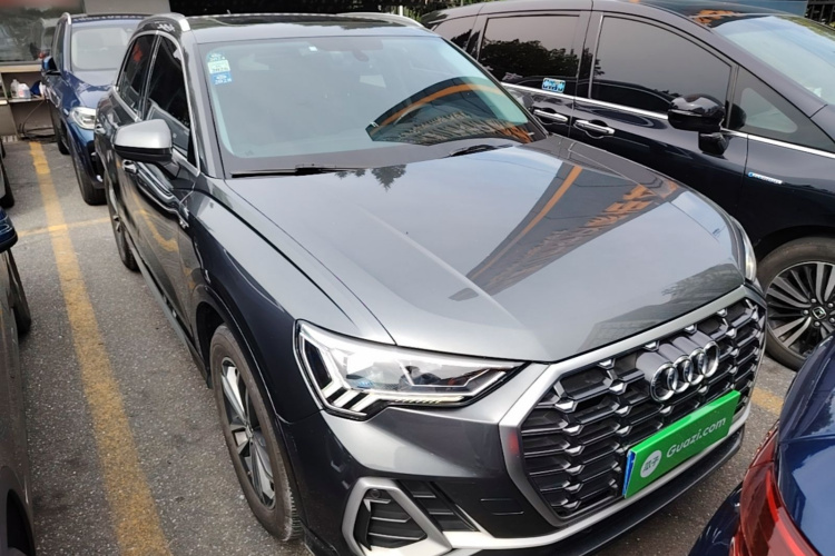 Audi Q3 2020 car image #6