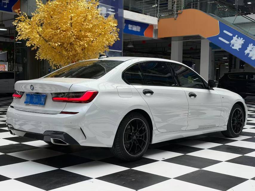 BMW 3 Series 2021 car image #9