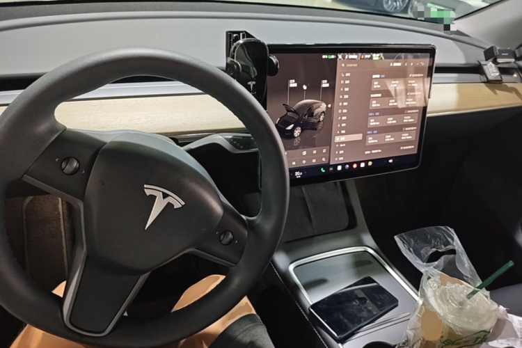 Tesla Model Y 2022 #10 Tesla Model Y 2022 car image #10
