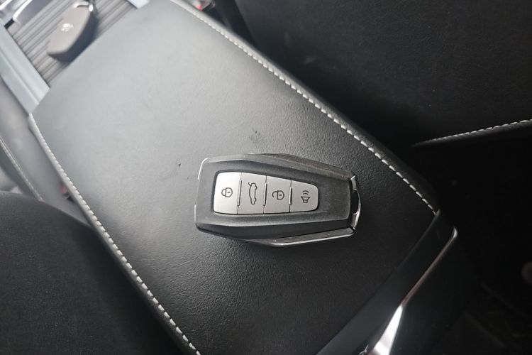 GEELY Emgrand 2021 car image #9