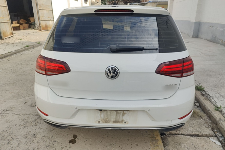 Volkswagen Golf 2018 car image #6