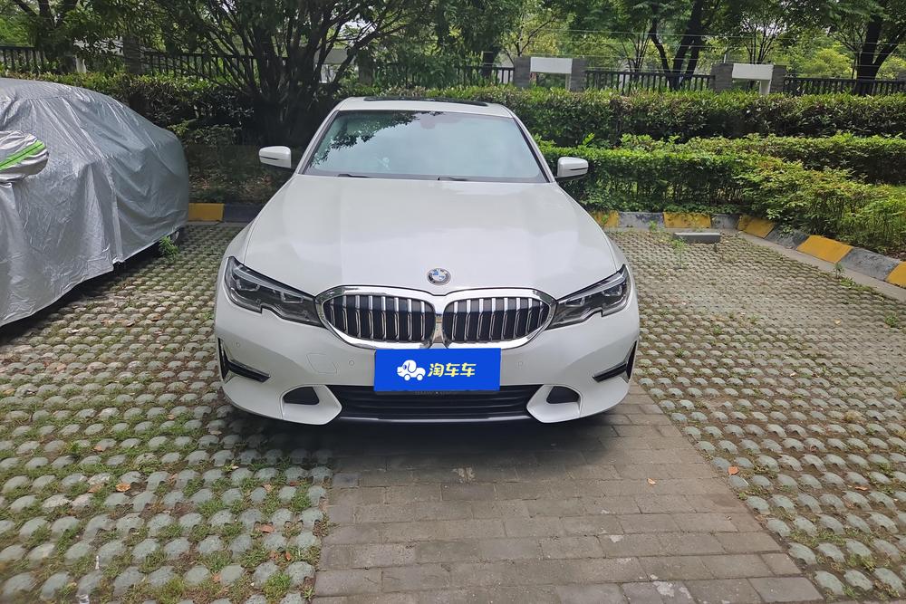 BMW 3 Series 2019 car image #2