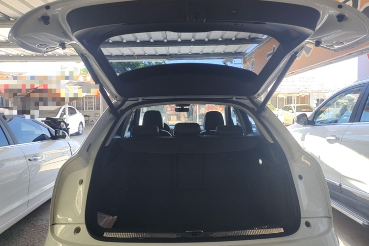 Audi Q3 2018 car image #19