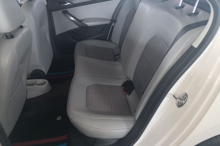 Skoda Rapid 2017 image de voiture #17