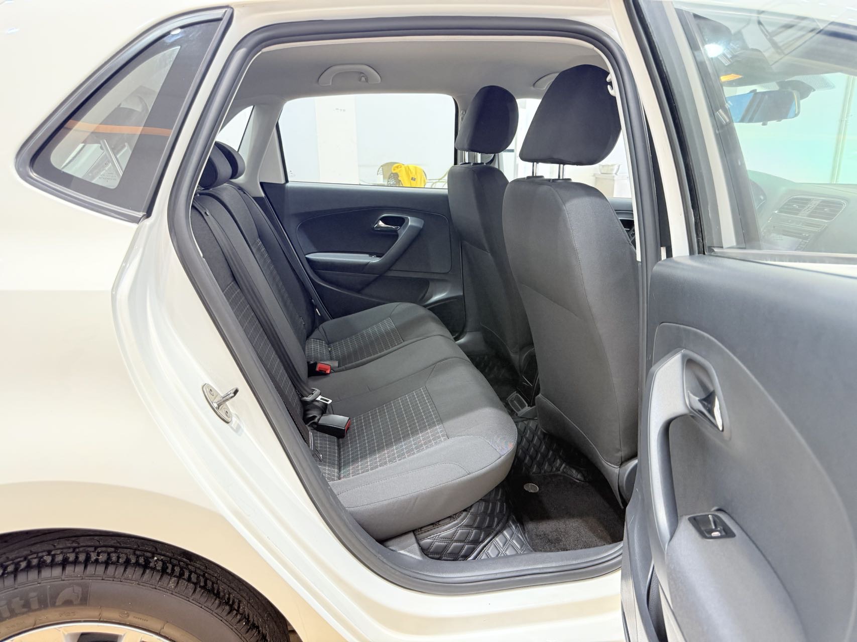 Volkswagen Polo 2014 car image #12