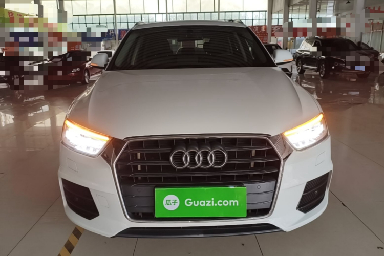 Audi Q3 2018 car image #3