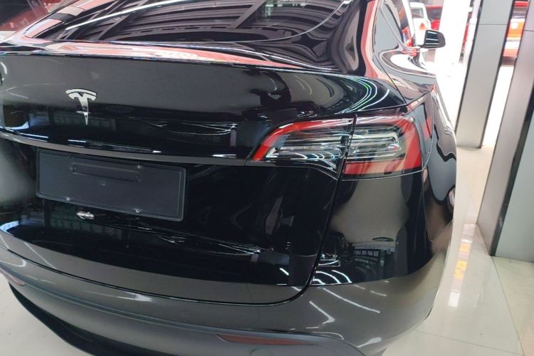 Tesla Model Y 2023 #8 Tesla Model Y 2023 car image #8