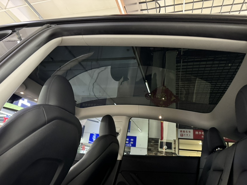 Tesla Model Y 2022 car image #11