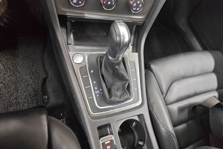 Volkswagen Golf 2016 car image #14