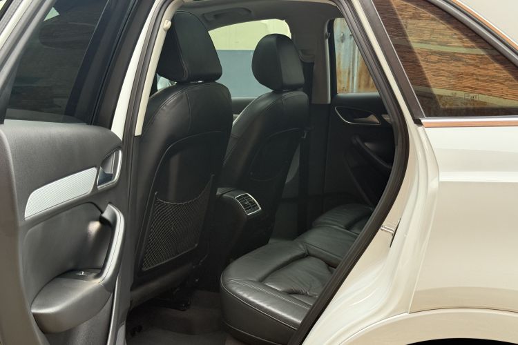 Audi Q3 2016 car image #10