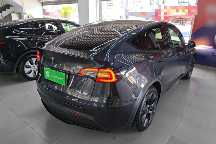 Tesla Model Y 2024 car image #7